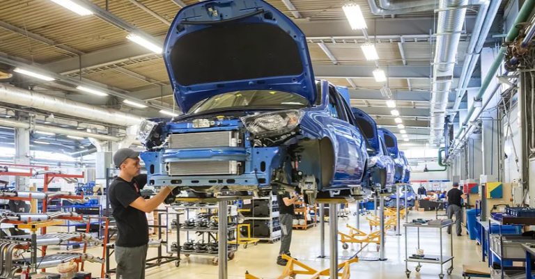 Średnio 3,5 mln rubli. Rosjanie płacą za auta 76% więcej niż przed wojną