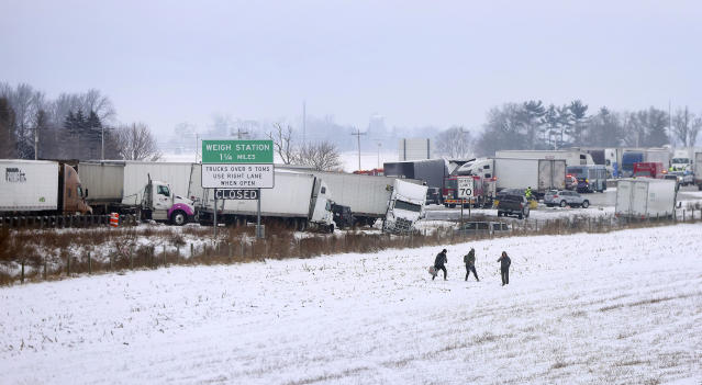 Śliska nawierzchnia powodem karambolu na I-94 (VIDEO)