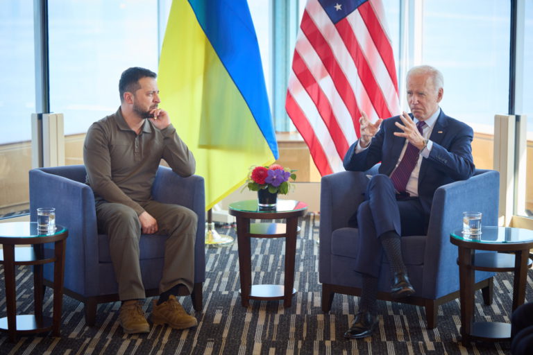 Blisko połowa Republikanów uważa, że USA udzielają Ukrainie zbyt dużej pomocy