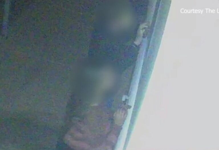 Sceny jak z horroru. Włamywacze gapili się przez okno na śpiącą w swoim domu parę [VIDEO]