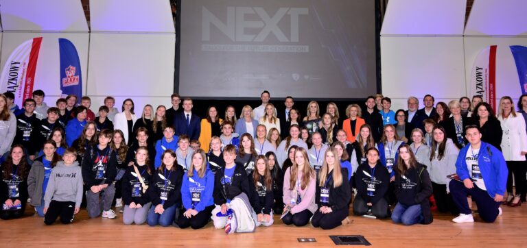 Konferencja „NEXT – Talks for the Future Generation” (Rozmowy dla przyszłych pokoleń) inspiruje i motywuje młode pokolenie Polonii do spełniania wielkich marzeń