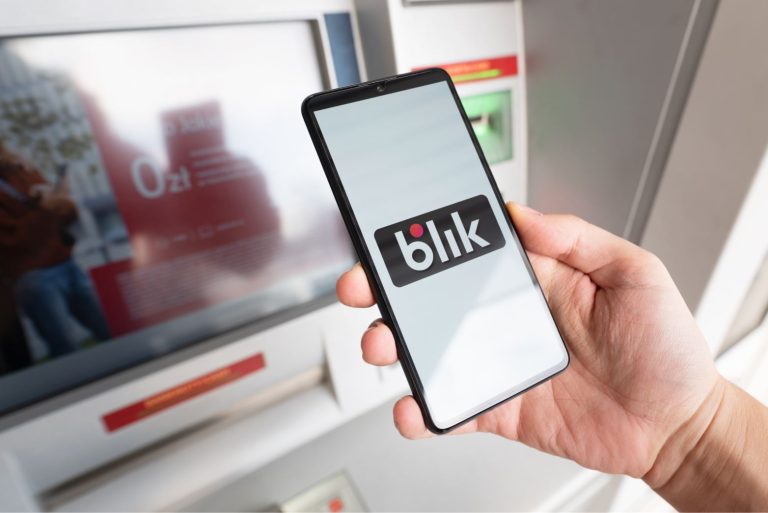 Polacy za e-zakupy najchętniej płacą Blikiem i szybkim przelewem elektronicznym