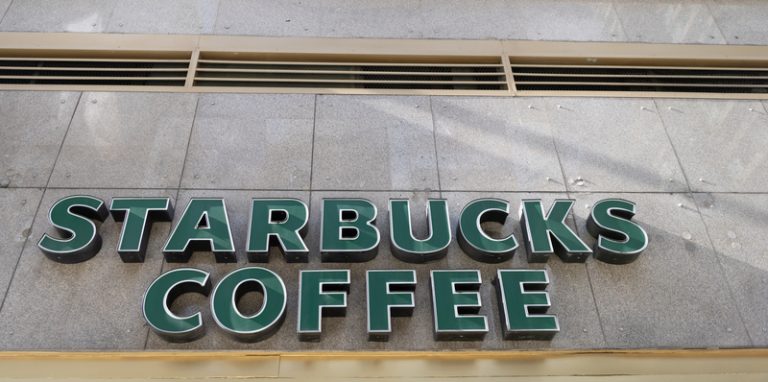 Rasizm wobec białych w Starbucksie? Prokurator generalna Florydy złożyła skargę