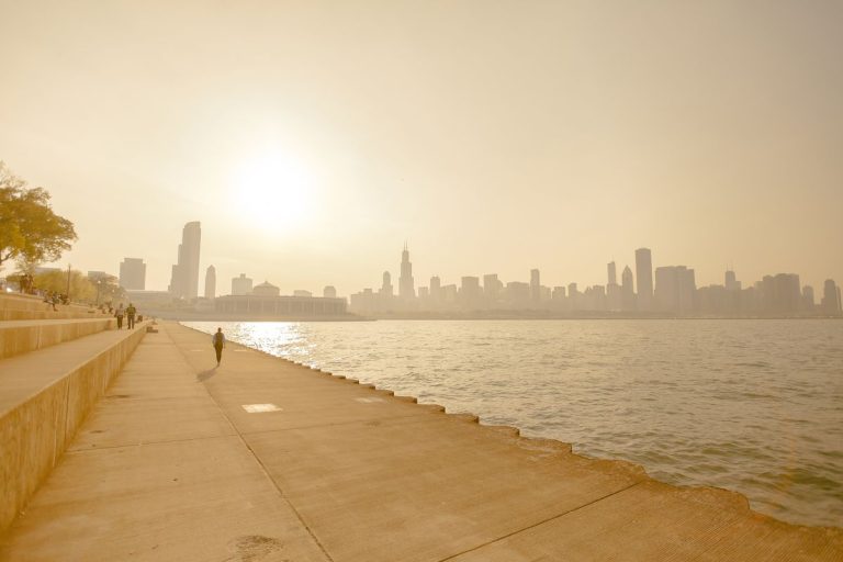 Drugi dzień upałów w Chicago. Temperatura odczuwalna może przekroczyć 110 F!