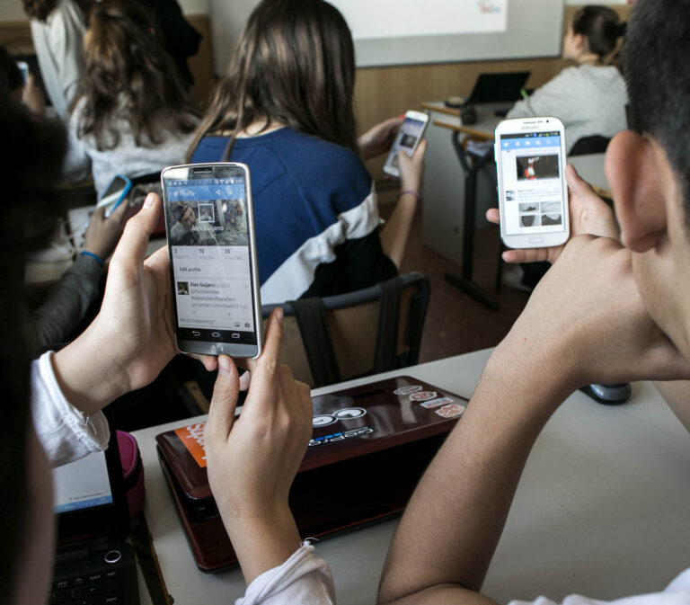 Szkoły w Teksasie wypowiedziały wojnę smartfonom. Surowe kary, konfiskaty, zakazy