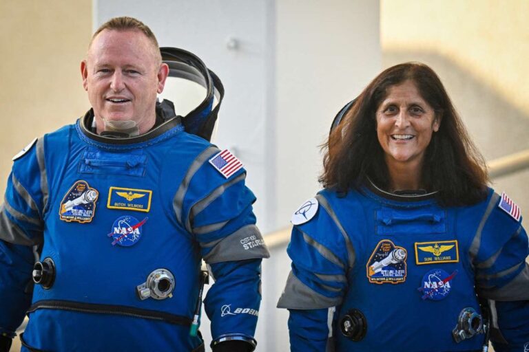 Astronauci, którzy przebywali na ISS od czerwca, wylądowali na Ziemi