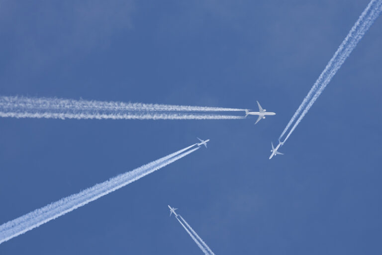 Komisja zatwierdziła projekt o geoinżynierii. Senator: Wyborcy skarżą się na chemtrails