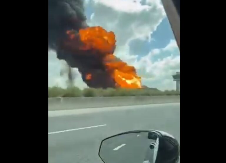 Cysterna uderzyła w autobus na Florydzie. Zapaliło się paliwo [VIDEO]