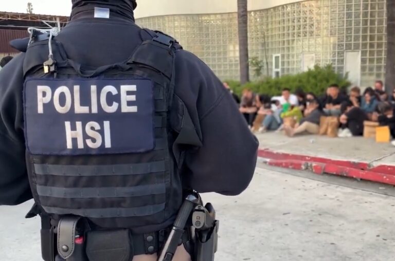 Nalot agentów federalnych na klub nocny w Los Angeles. Zatrzymano 36 nielegalnych imigrantów
