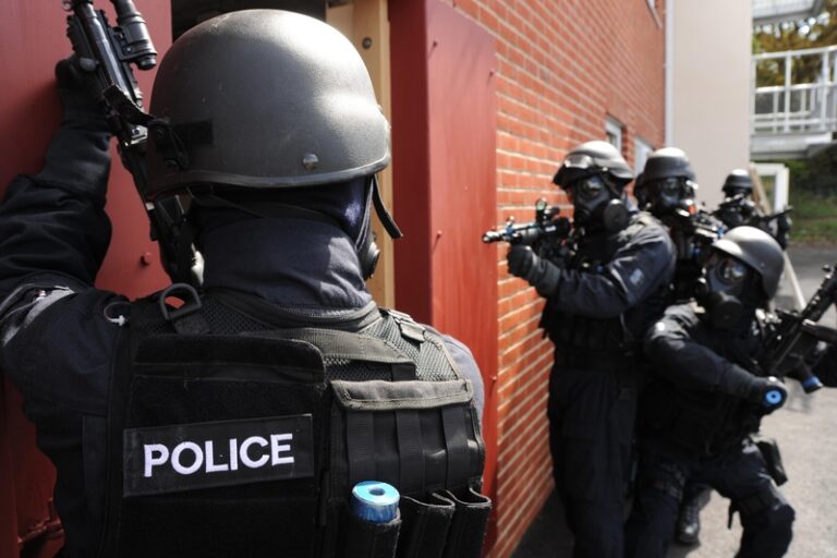 Floryda zaostrza kary za „swatting”. Zamiast za telefon, żartownisie chwycą się za portfel
