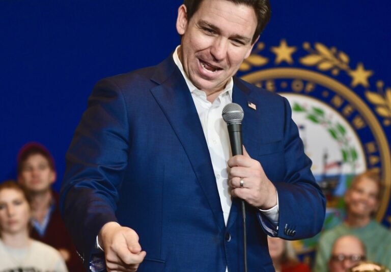 DeSantis drwi z „demokratów-przebierańców”. „Jak pomalujesz osła szminką, to nadal będzie osłem”
