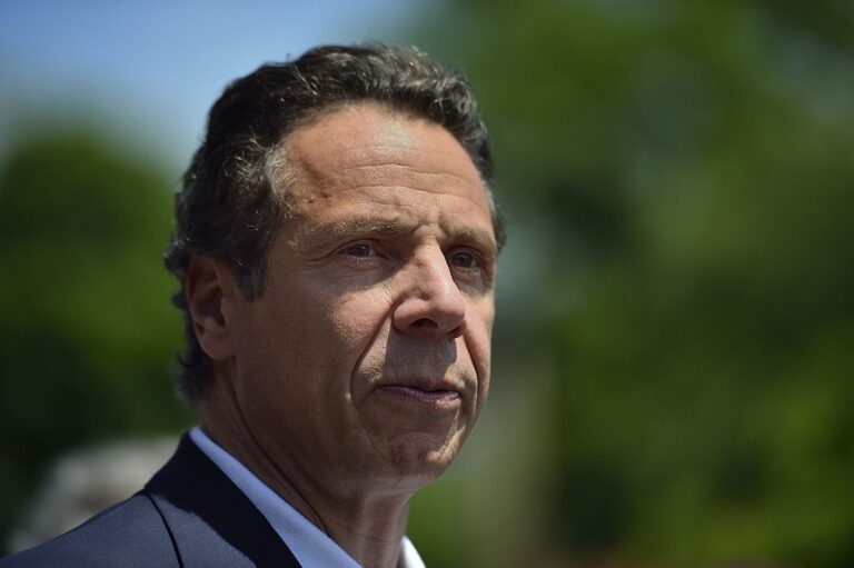 Cumo proponuje podwyżkę stawki minimalnej w NYC do 20 dol. za godzinę