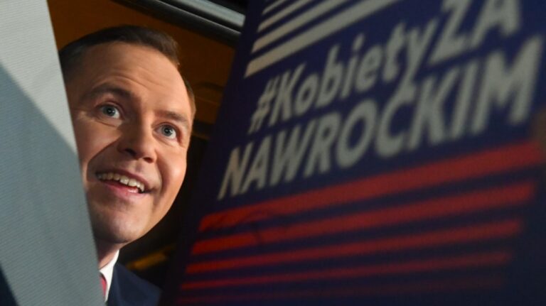 „Uczestniczył w procederze sprowadzania prostytutek dla gości hotelu”. Nawrocki pozwie Onet za publikację