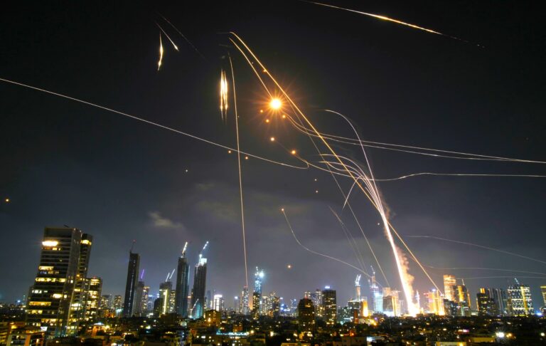Iran dokonał odwetowego ataku na Izrael. Blisko 60 osób rannych