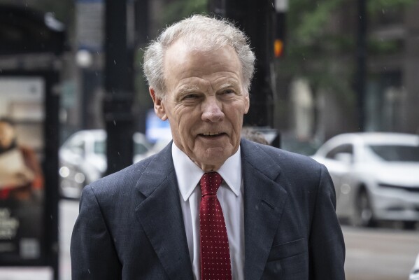 Były wpływowy przewodniczący Izby Reprezentantów Illinois Michael Madigan skazany na ponad 7 lat więzienia