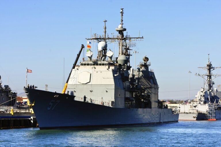 37-latek wystawiał fałszywe faktury za tankowanie okrętów. U.S. Navy straciła prawie 5 mln dol.