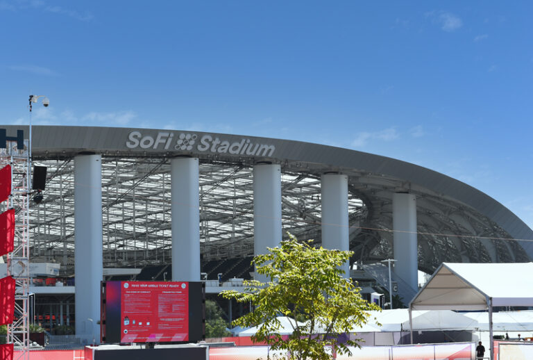 Samochód wjechał w tłum po meczu Meksyk-Dominikana na stadionie w Inglewood