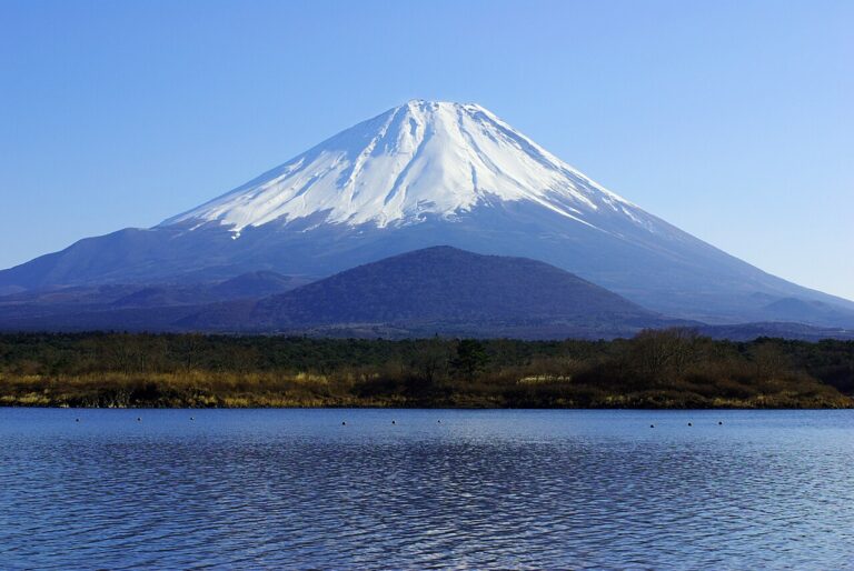 Japonia/ Ojciec pozostawił siedmioletniego syna na górze Fudżi, aby kontynuować wędrówkę