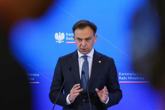 Minister Domański „lepi” budżet: W 2027 r. zabraknie 565 mld zł, które państwo pozyska z pożyczek
