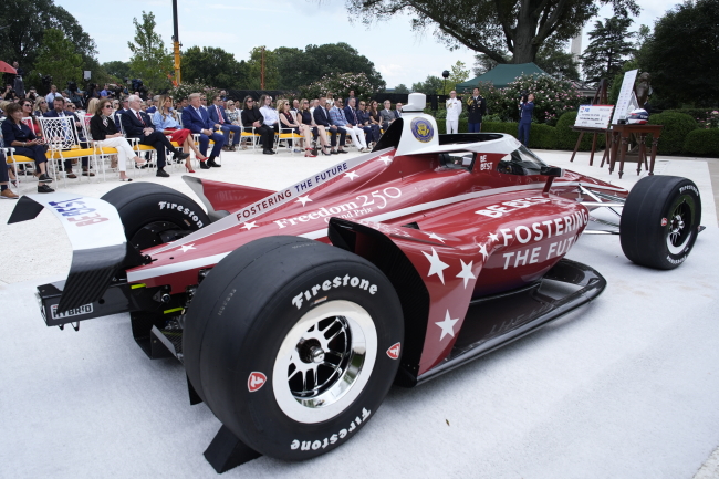Trump rozpoczął rocznicowe wyścigi IndyCar ulicami Waszyngtonu