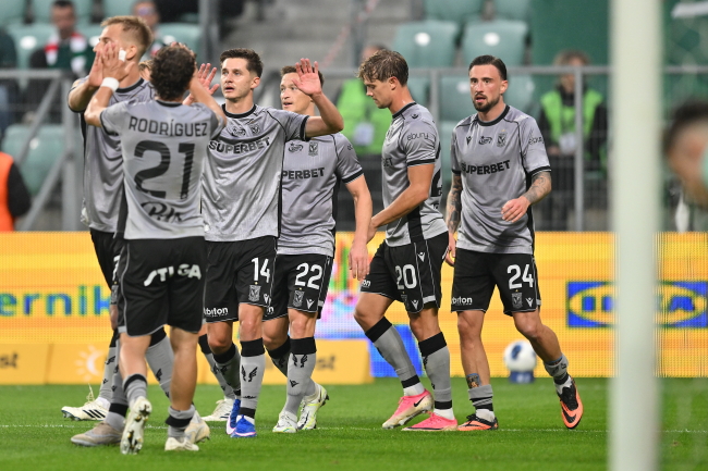 Ekstraklasa piłkarska — mistrz Lech i wicemistrz Górnik nie zwalniają tempa